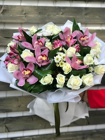 Букет цветов из: Розы и Хризантемы в Старой Ситне