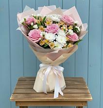Букет цветов из:  Гвоздики, Орхидеи и Розы в Старой Ситне
