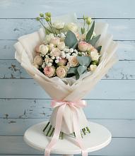 Букет цветов из:  Розы и Лизиантусы в Старой Ситне