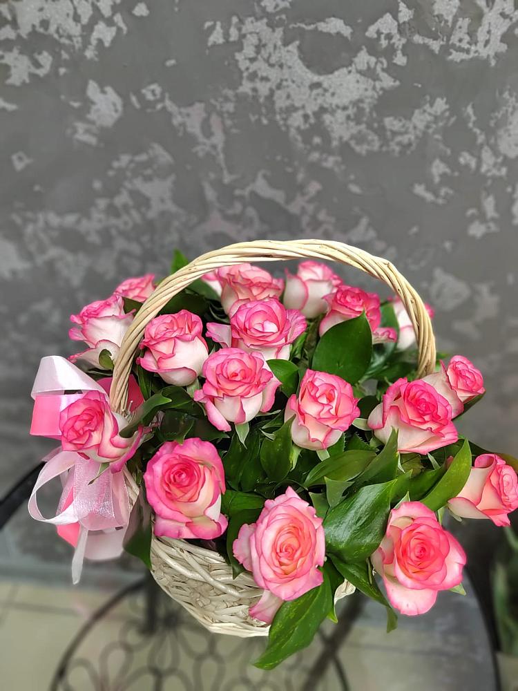 Цветочная композиция из Розы в корзине в Старой Ситне
