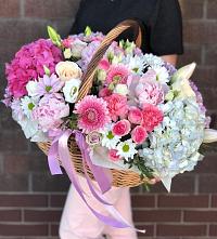 Цветочная композиция из Розы, Хризантемы, Пионы и Лизиантусы в корзине в Старой Ситне