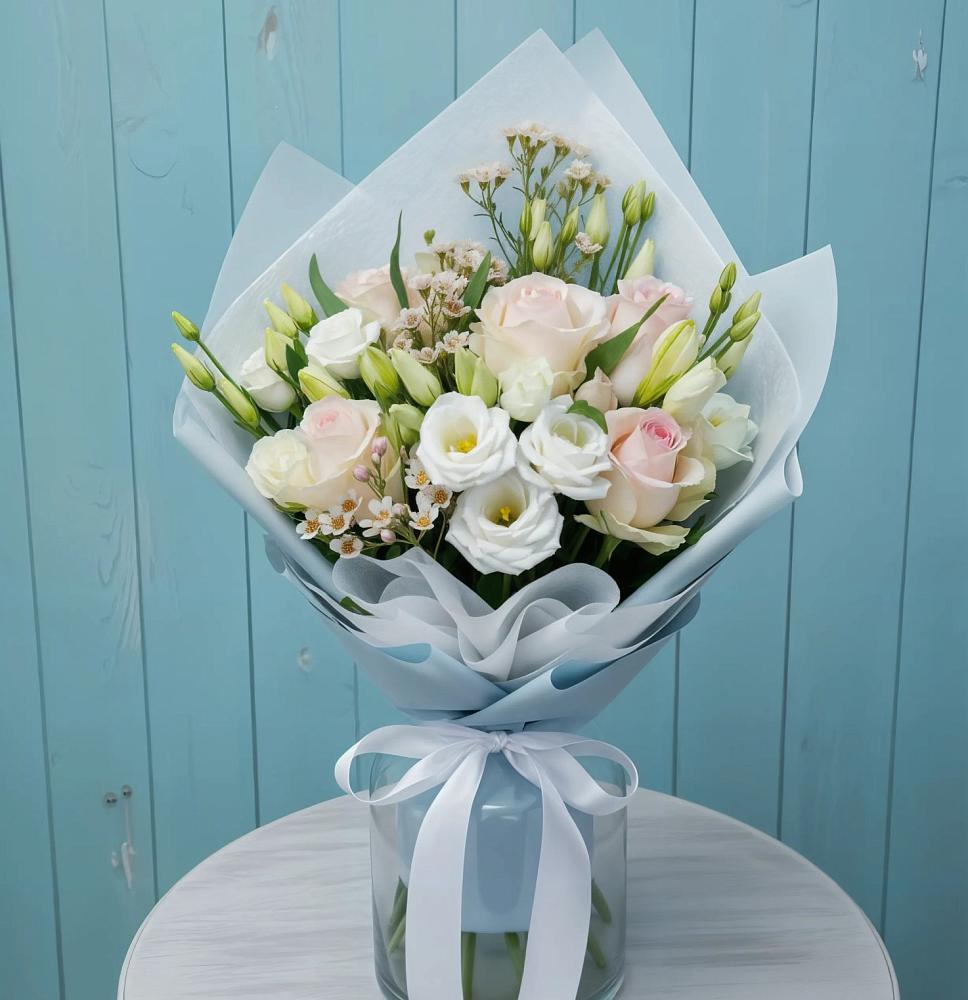 Букет цветов из: Розы и Лизиантусы в Старой Ситне