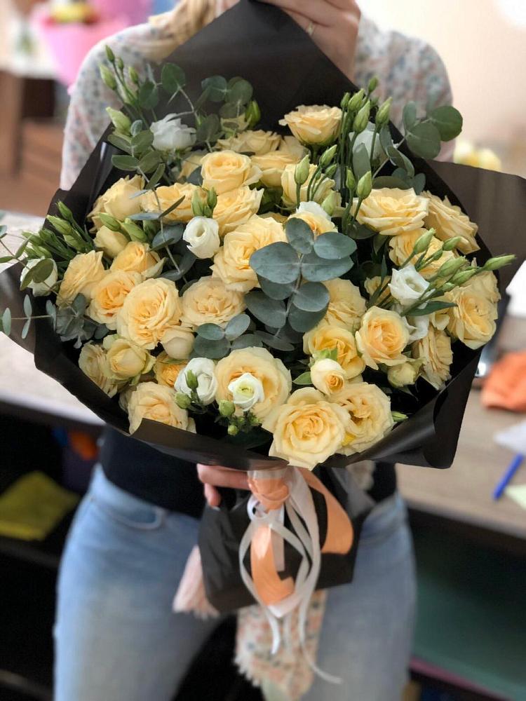 Букет цветов из: Розы и Лизиантусы в Старой Ситне