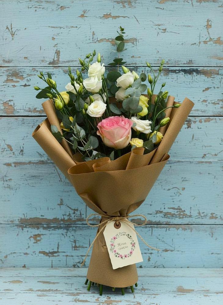 Букет цветов из: Розы и Лизиантусы в Старой Ситне