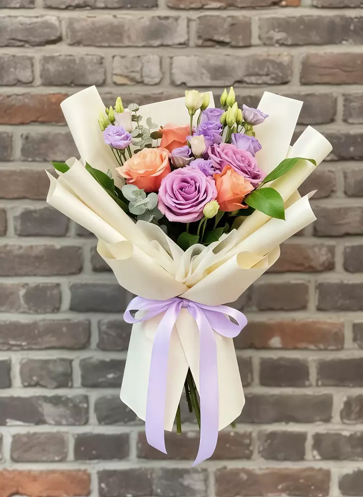 Букет цветов из: Лизиантусы и Розы в Старой Ситне