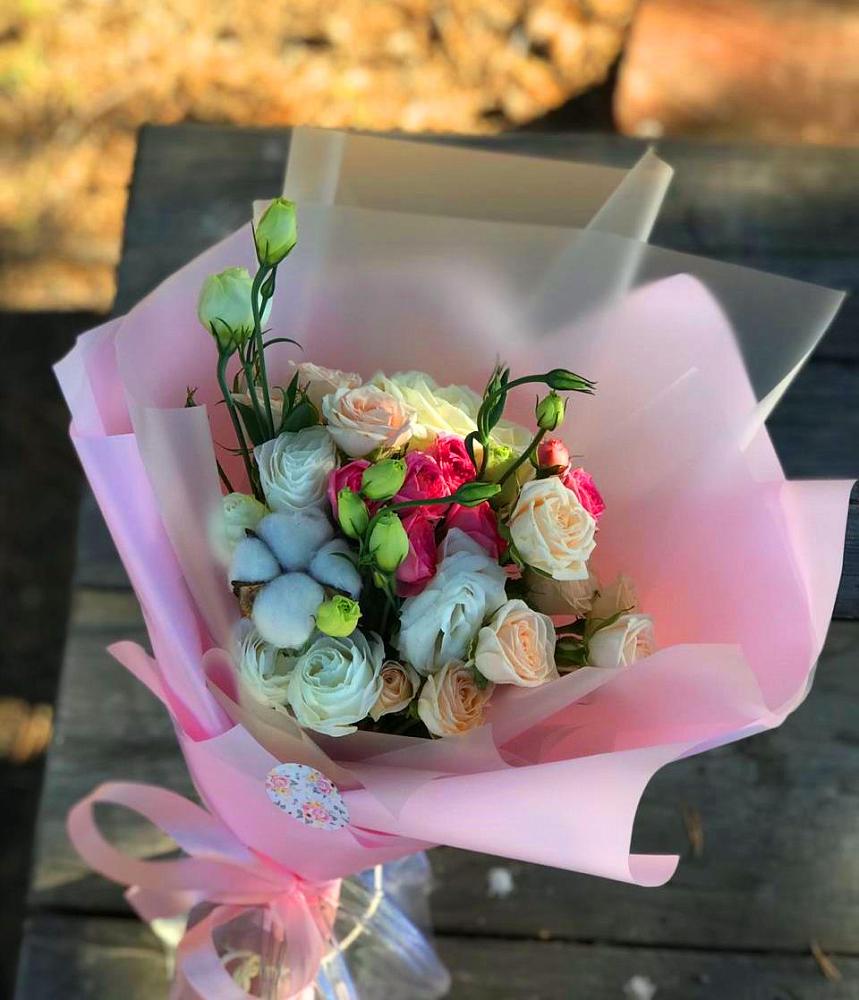 Букет цветов из: Розы и Лизиантусы в Старой Ситне