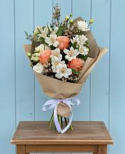 Букет цветов из:  Альстромерии, Лизиантусы, Розы и Хризантемы в Старой Ситне