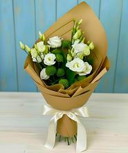 Букет цветов из:  Хризантемы и Лизиантусы в Старой Ситне