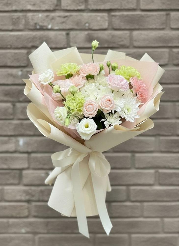 Букет цветов из: Гвоздики, Розы, Лизиантусы и Хризантемы в Старой Ситне