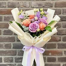 Букет цветов из:  Лизиантусы и Розы в Старой Ситне