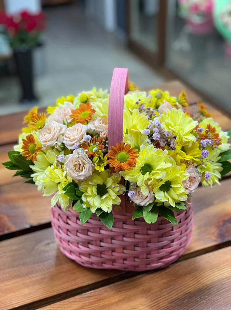 Цветочная композиция из Хризантемы и Розы в корзине в Старой Ситне