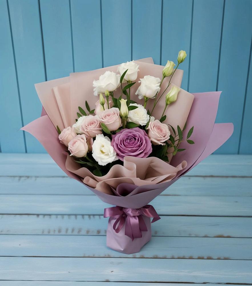 Букет цветов из: Розы и Лизиантусы в Старой Ситне